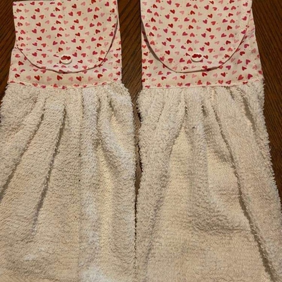 Small Hearts Hanging Towel, Set of 2 Kitchen, Oven, Drawer, Valentines - Picture 1 of 1